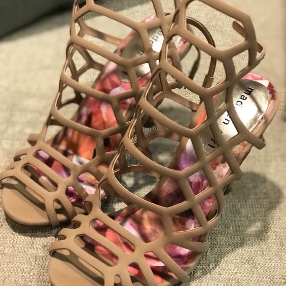 shoes - Picture 2 of 2